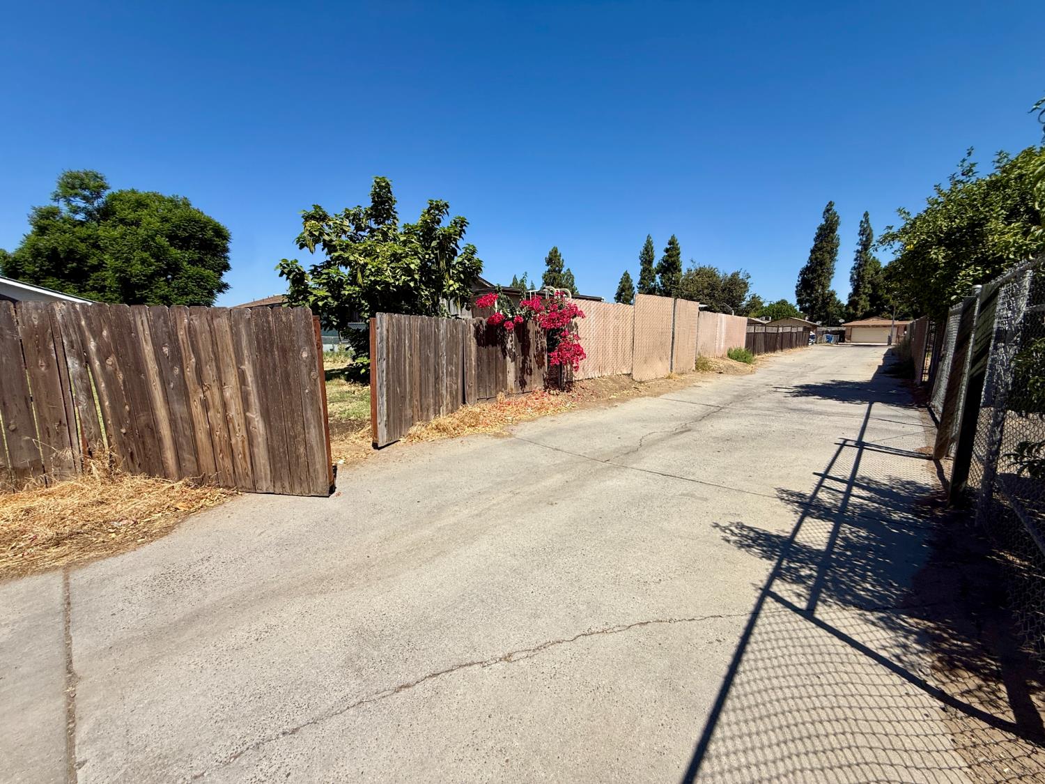 2163 S Weller Ave, Fresno, CA 93706