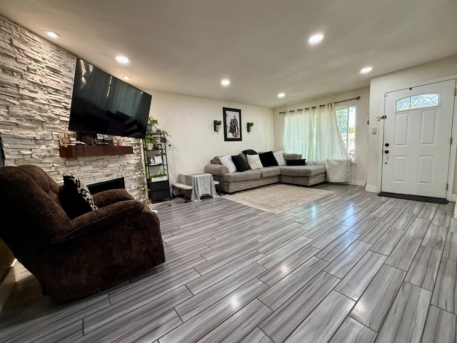 2163 S Weller Ave, Fresno, CA 93706