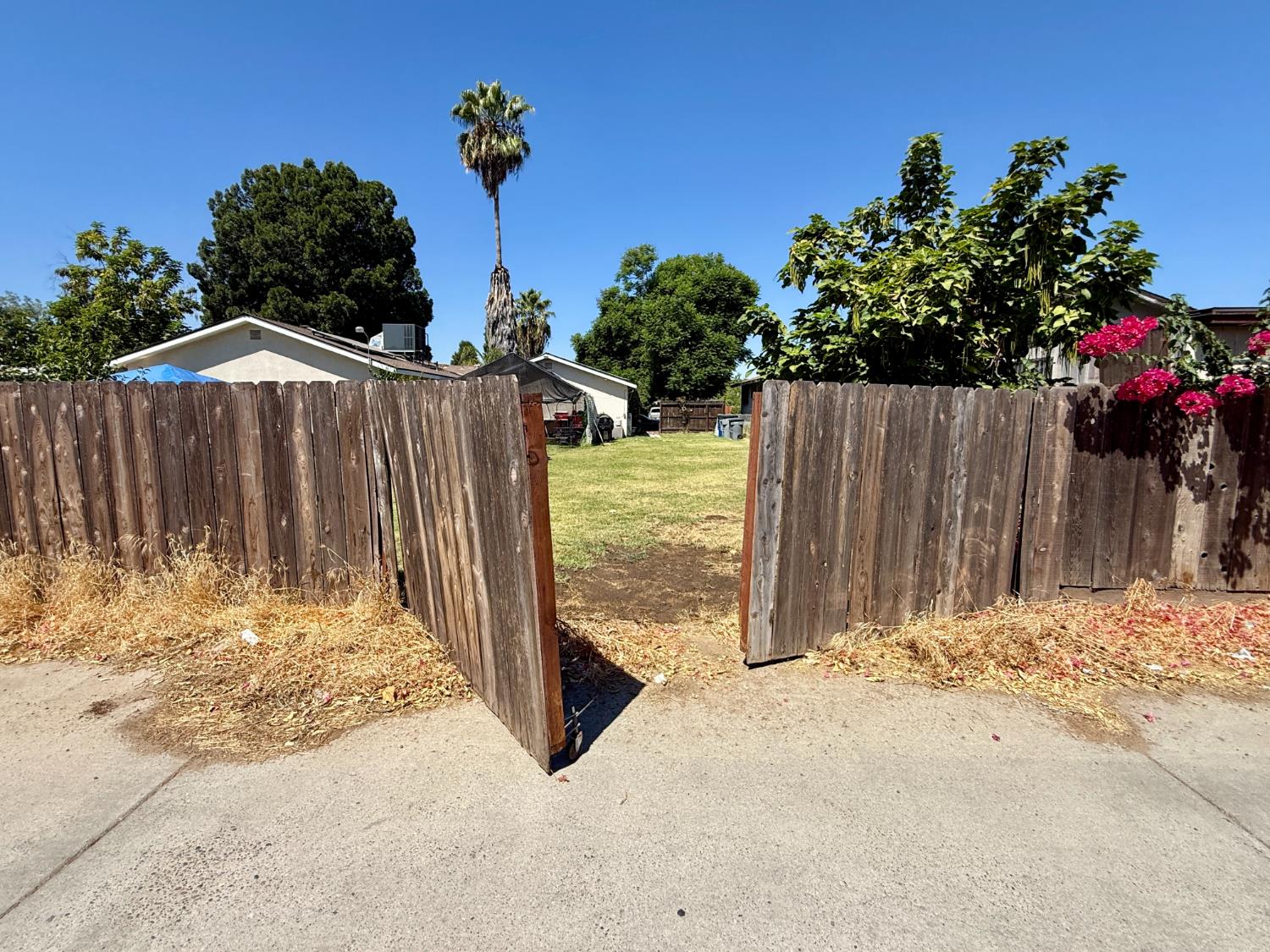 2163 S Weller Ave, Fresno, CA 93706