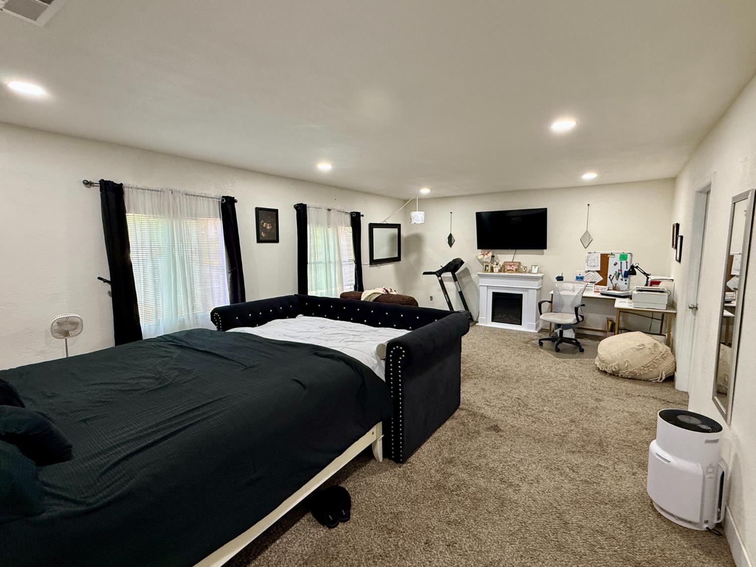 2163 S Weller Ave, Fresno, CA 93706