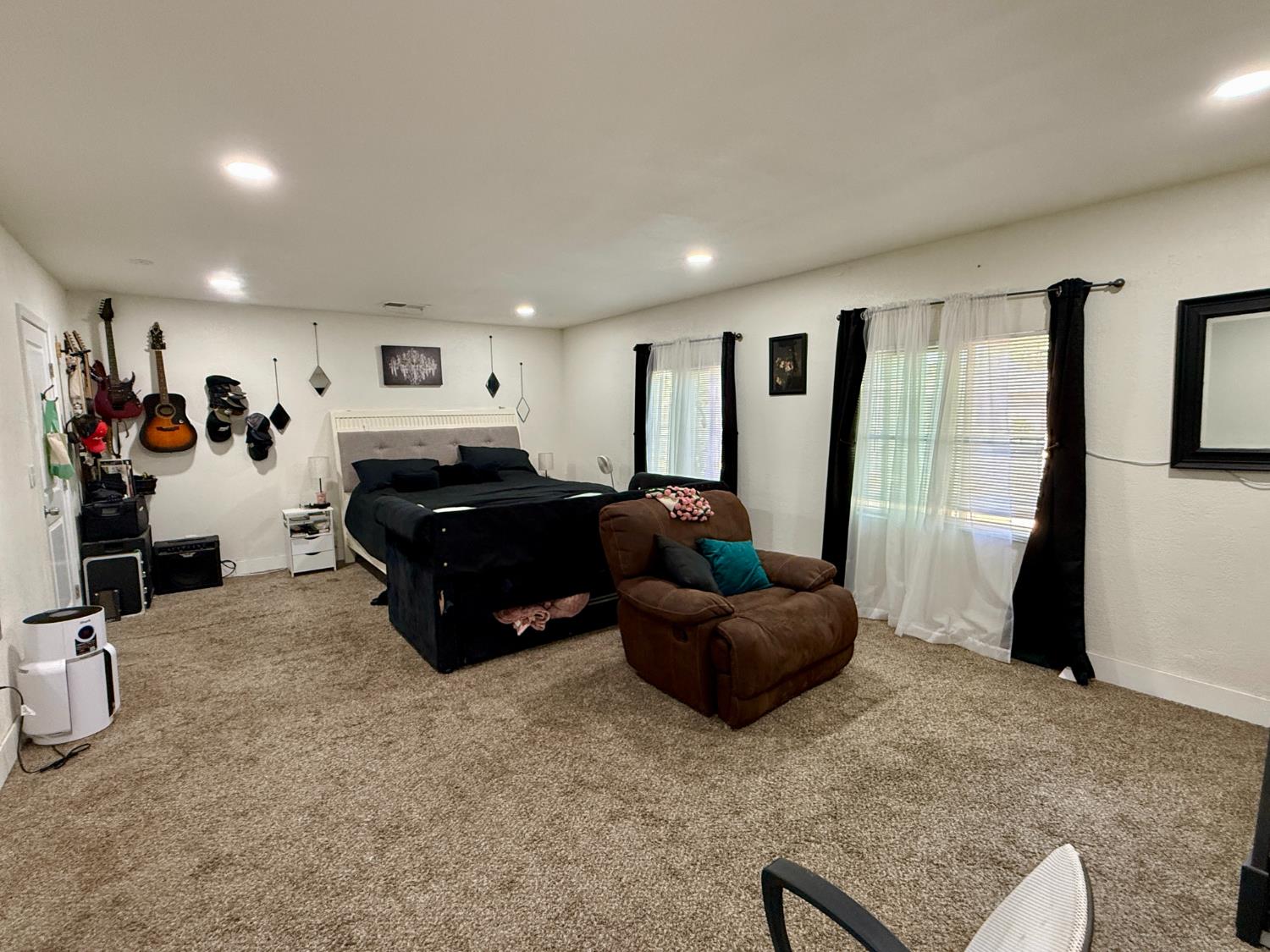 2163 S Weller Ave, Fresno, CA 93706