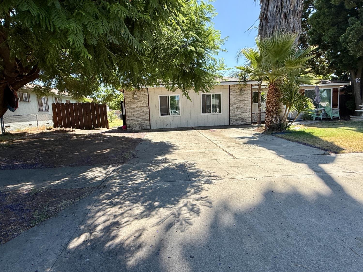 2163 S Weller Ave, Fresno, CA 93706