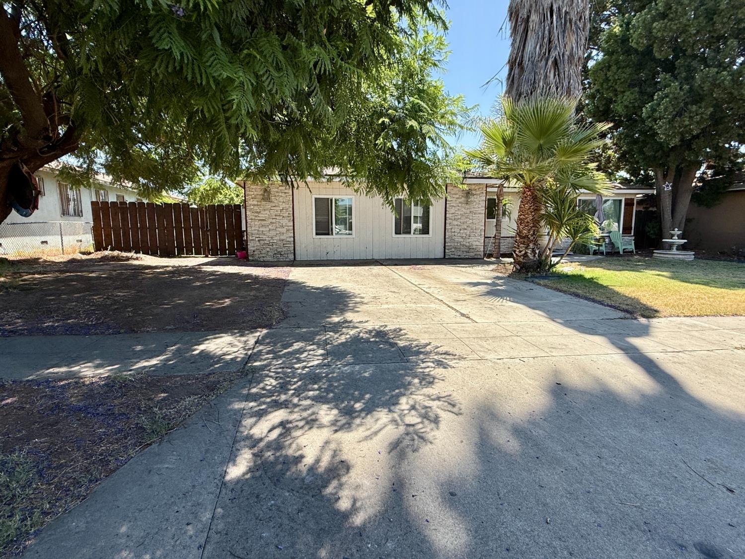 2163 S Weller Ave, Fresno, CA 93706