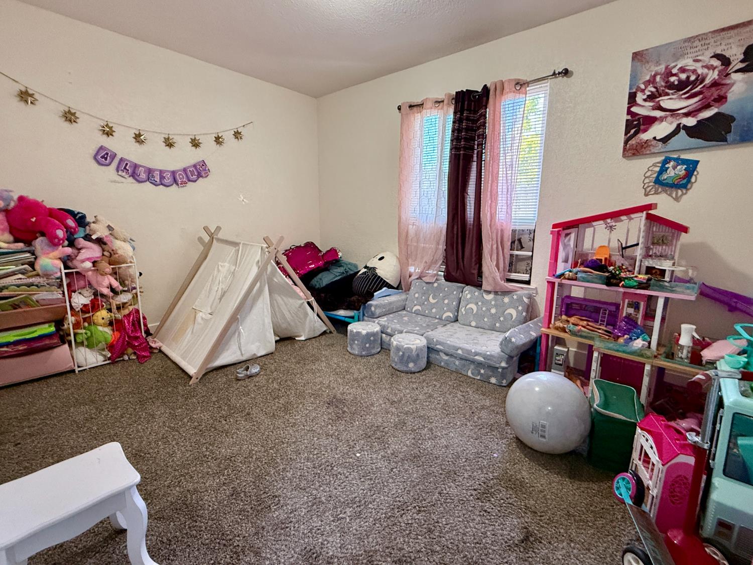 2163 S Weller Ave, Fresno, CA 93706