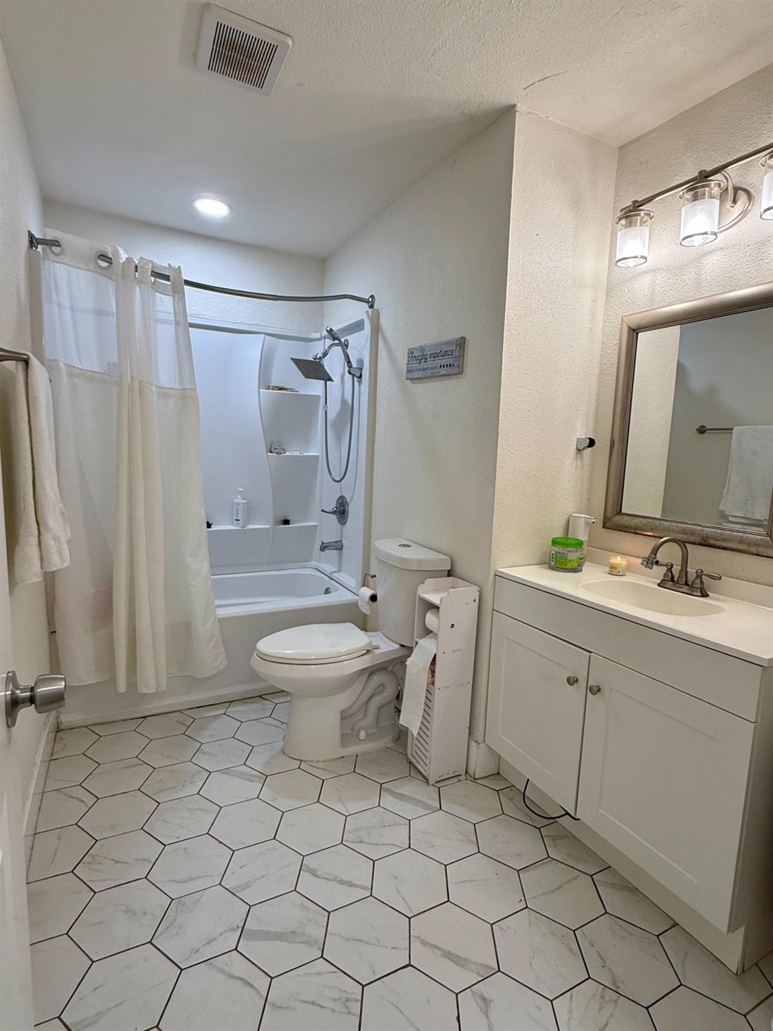 2163 S Weller Ave, Fresno, CA 93706