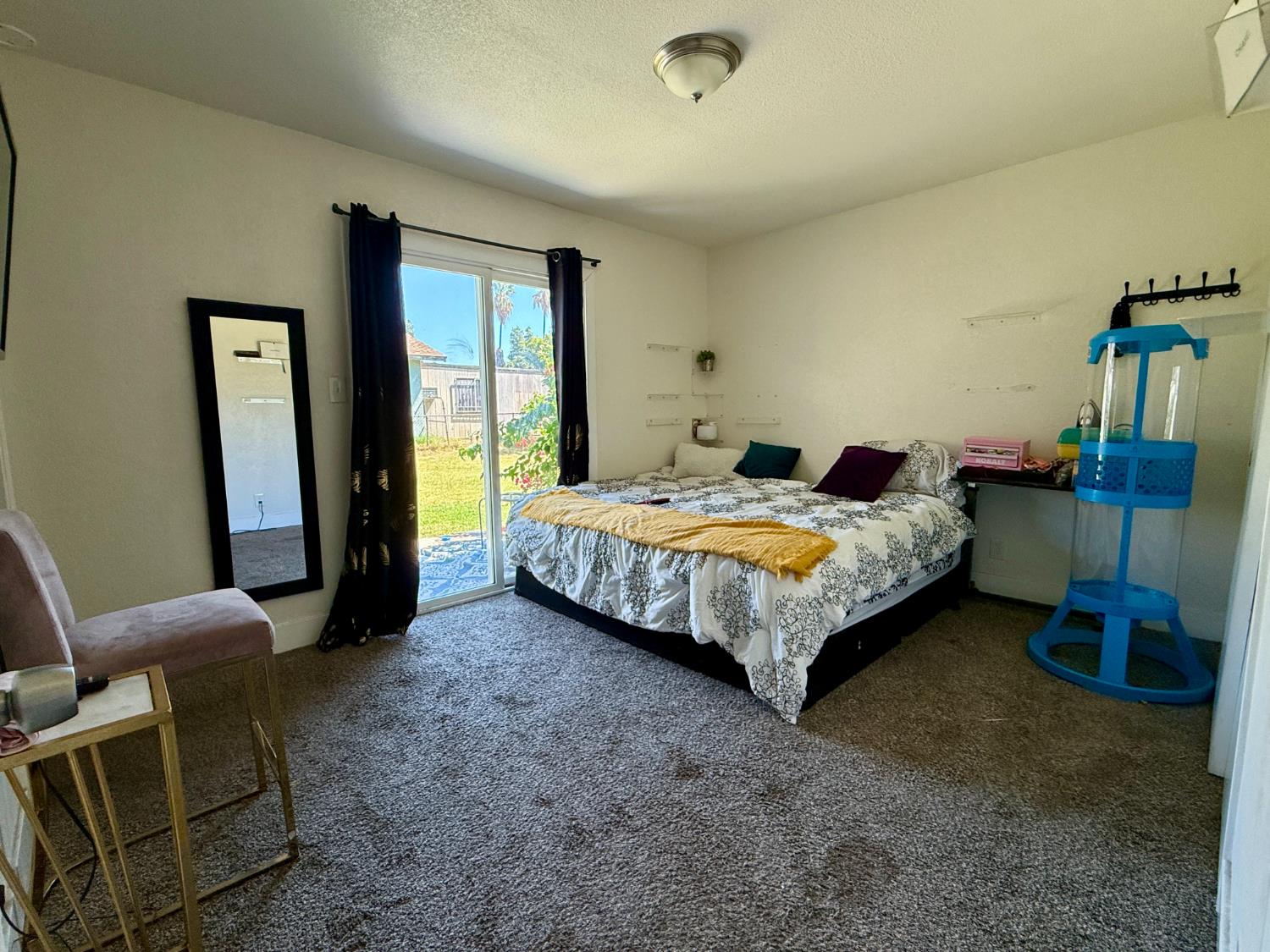2163 S Weller Ave, Fresno, CA 93706