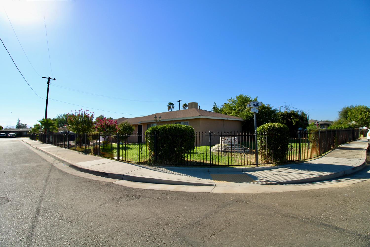 1201 Hume Dr, Sanger, CA 93657