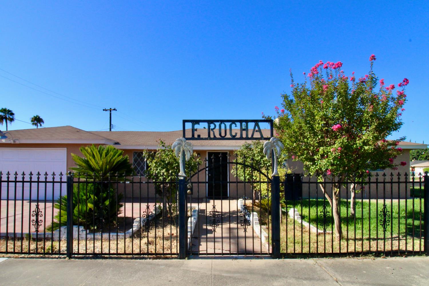1201 Hume Dr, Sanger, CA 93657