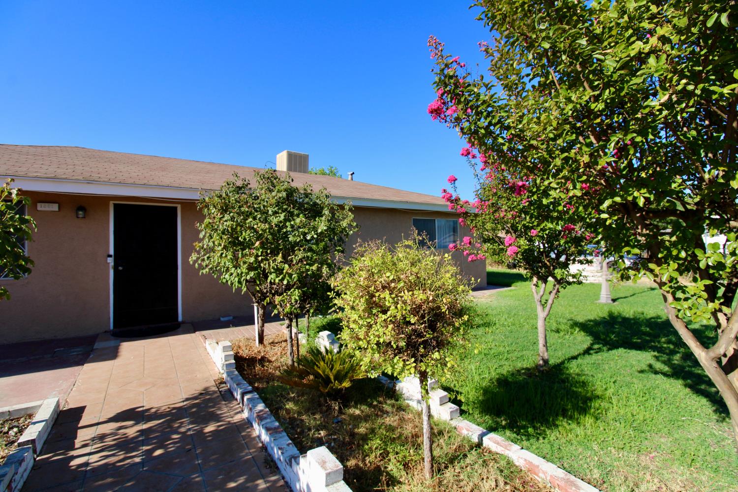 1201 Hume Dr, Sanger, CA 93657