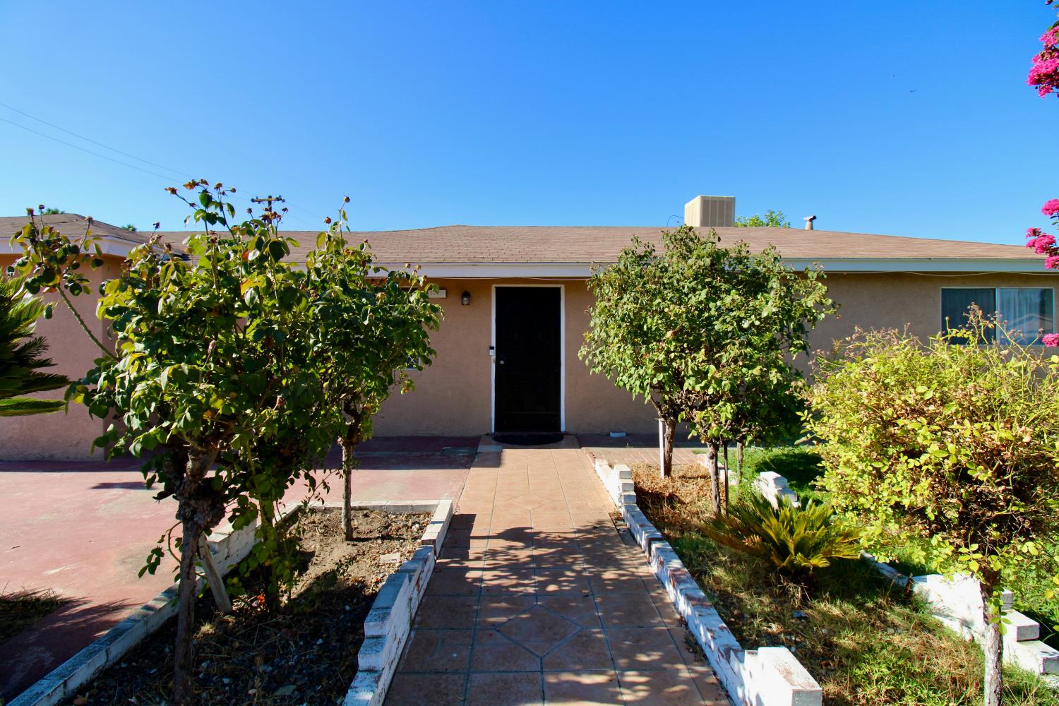1201 Hume Dr, Sanger, CA 93657