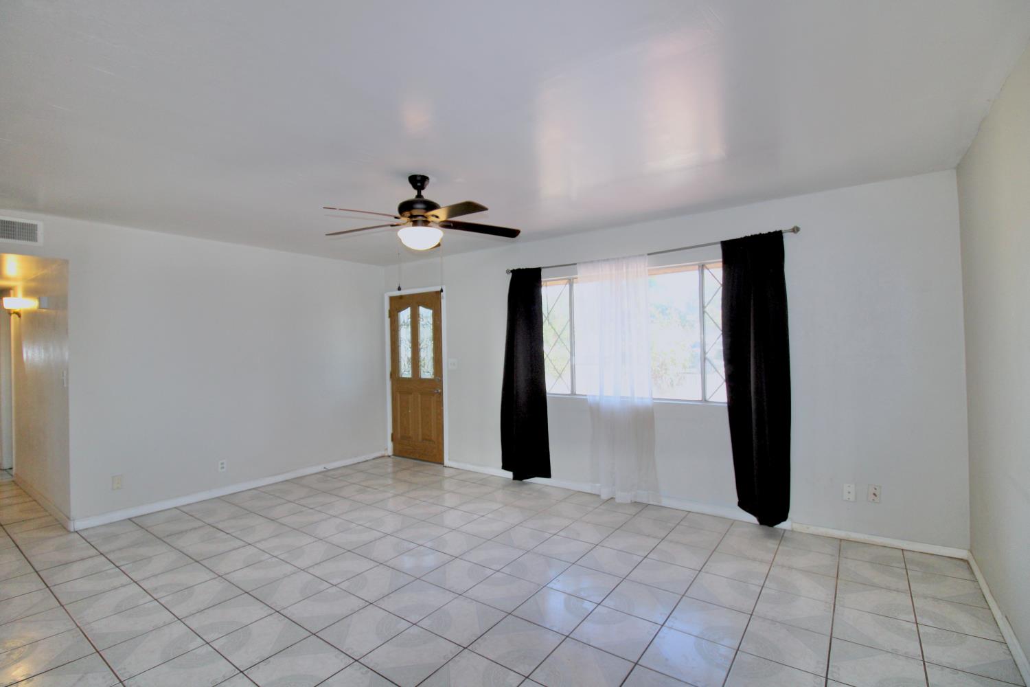 1201 Hume Dr, Sanger, CA 93657