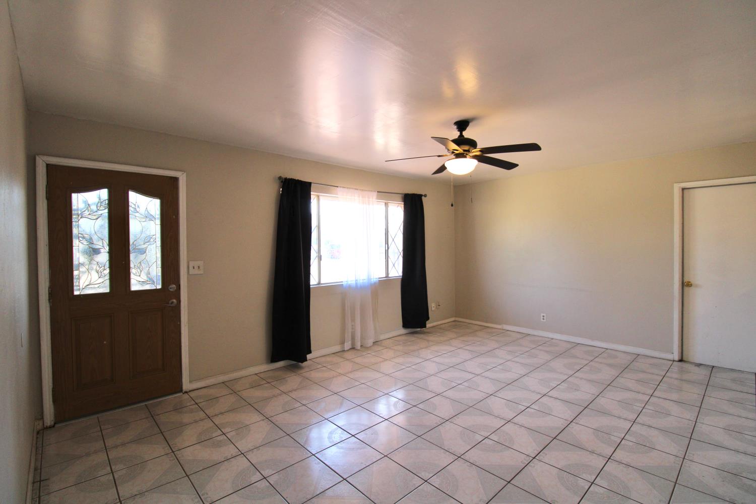 1201 Hume Dr, Sanger, CA 93657