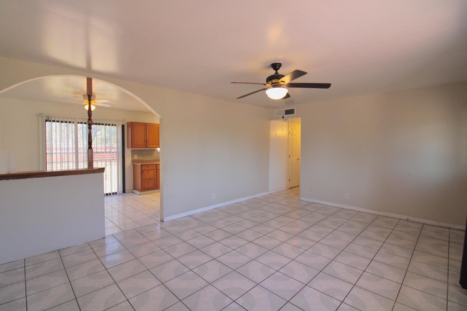 1201 Hume Dr, Sanger, CA 93657