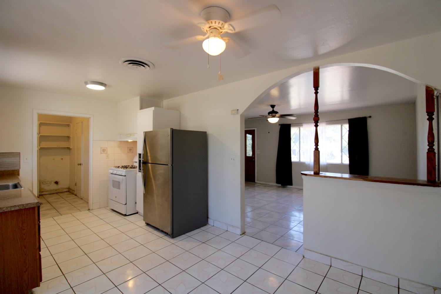 1201 Hume Dr, Sanger, CA 93657