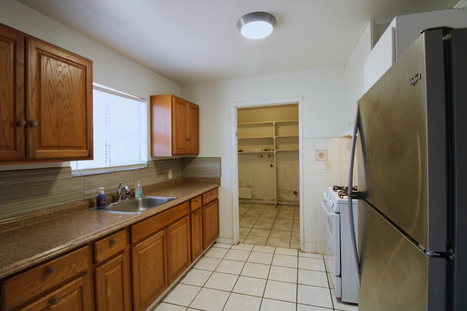 1201 Hume Dr, Sanger, CA 93657