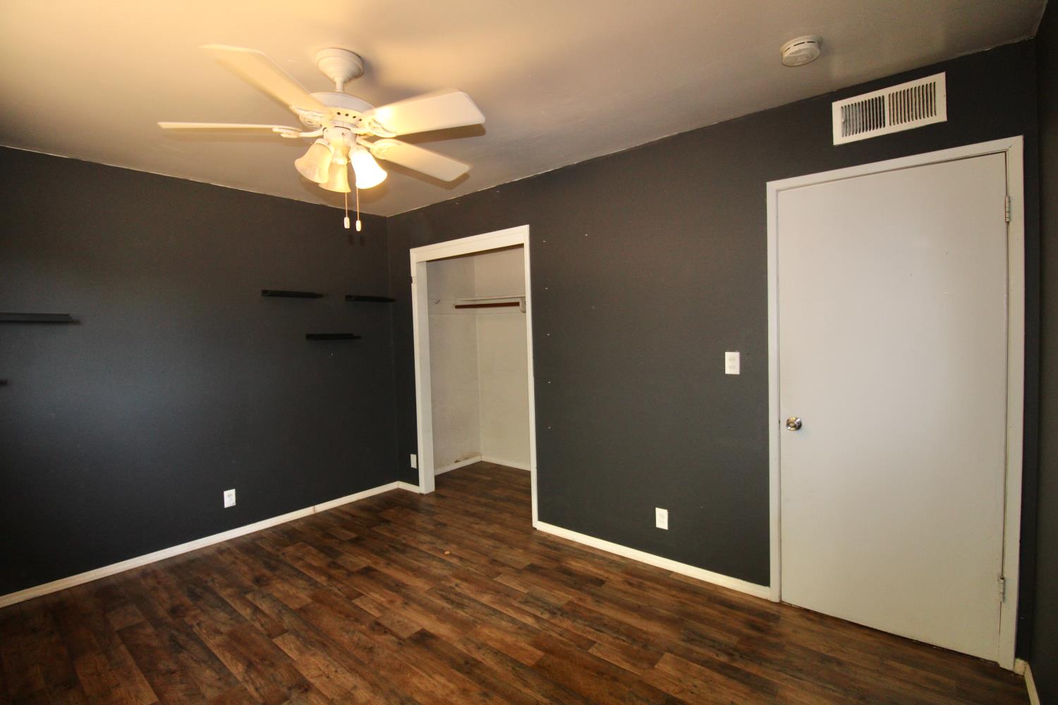 1201 Hume Dr, Sanger, CA 93657