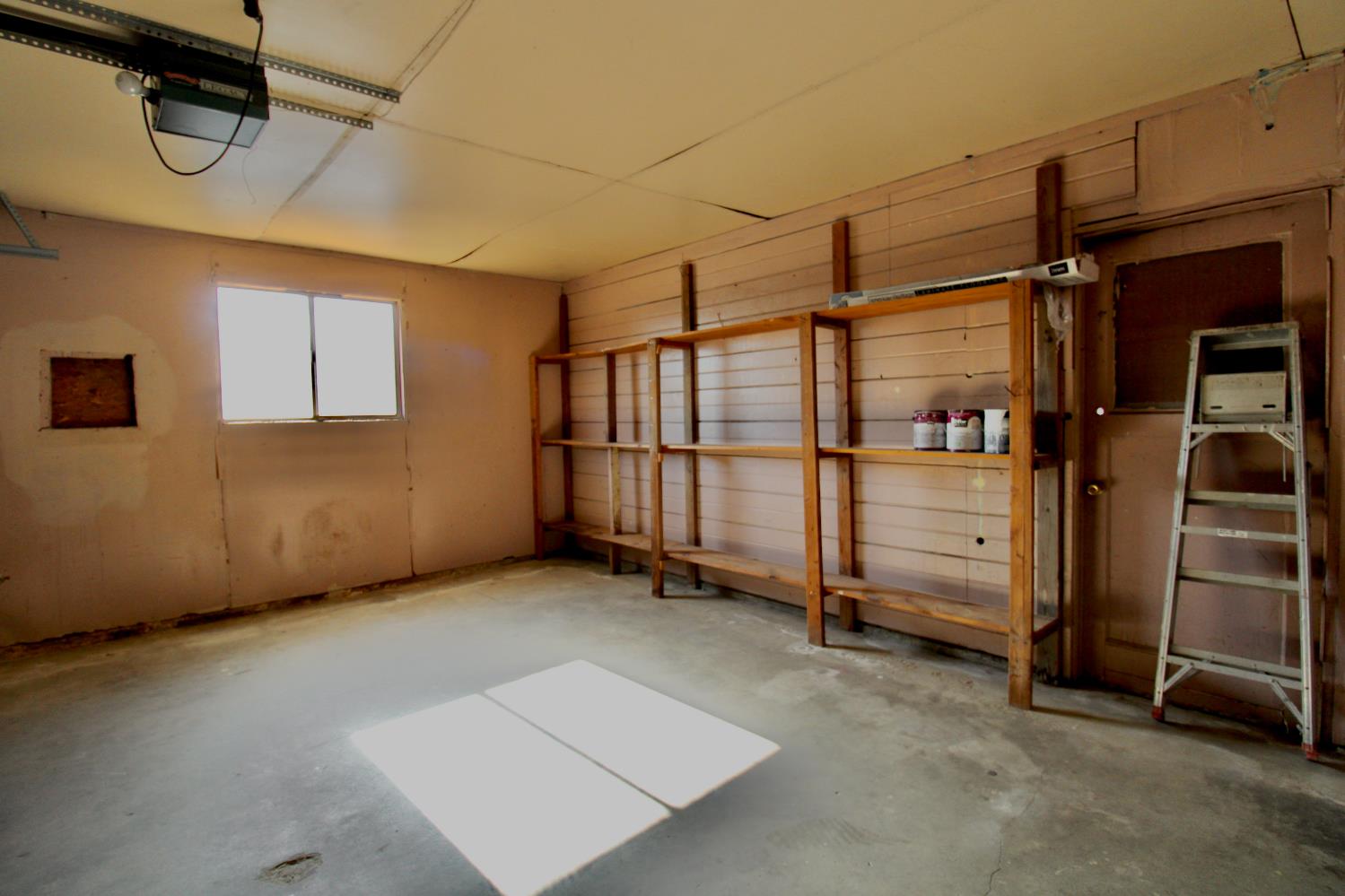 1201 Hume Dr, Sanger, CA 93657