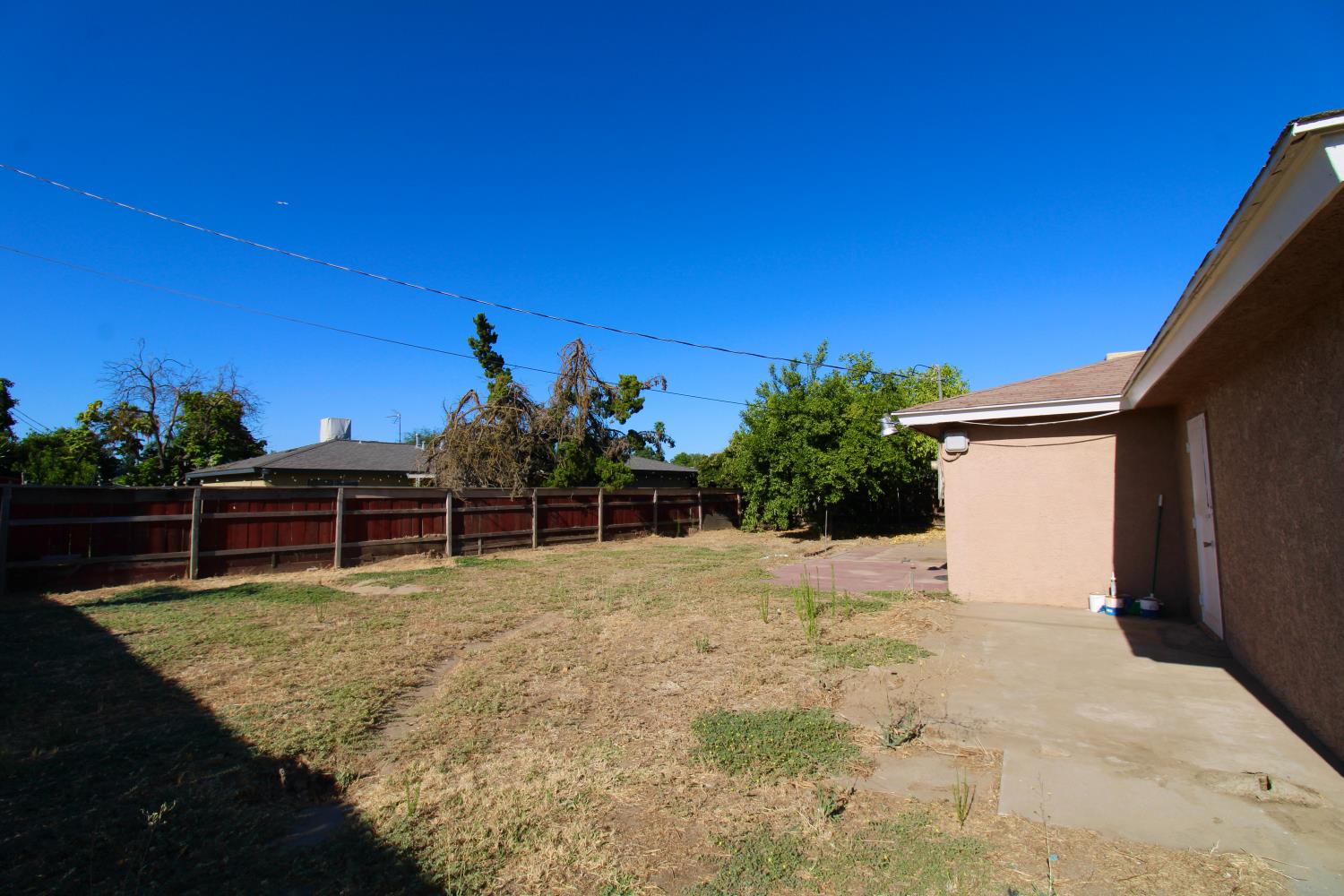 1201 Hume Dr, Sanger, CA 93657