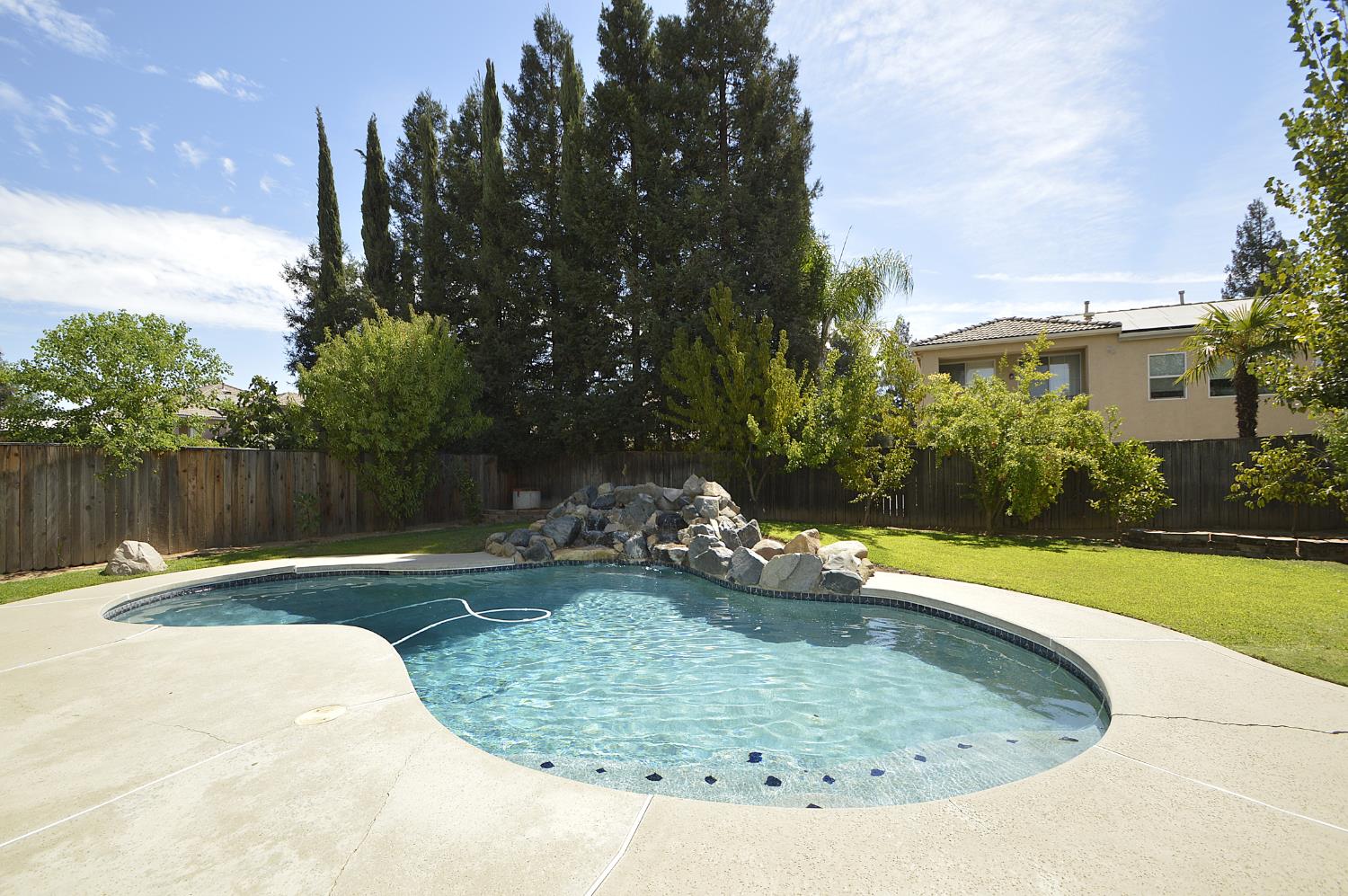 9740 N Whitney Ave, Fresno, CA 93720