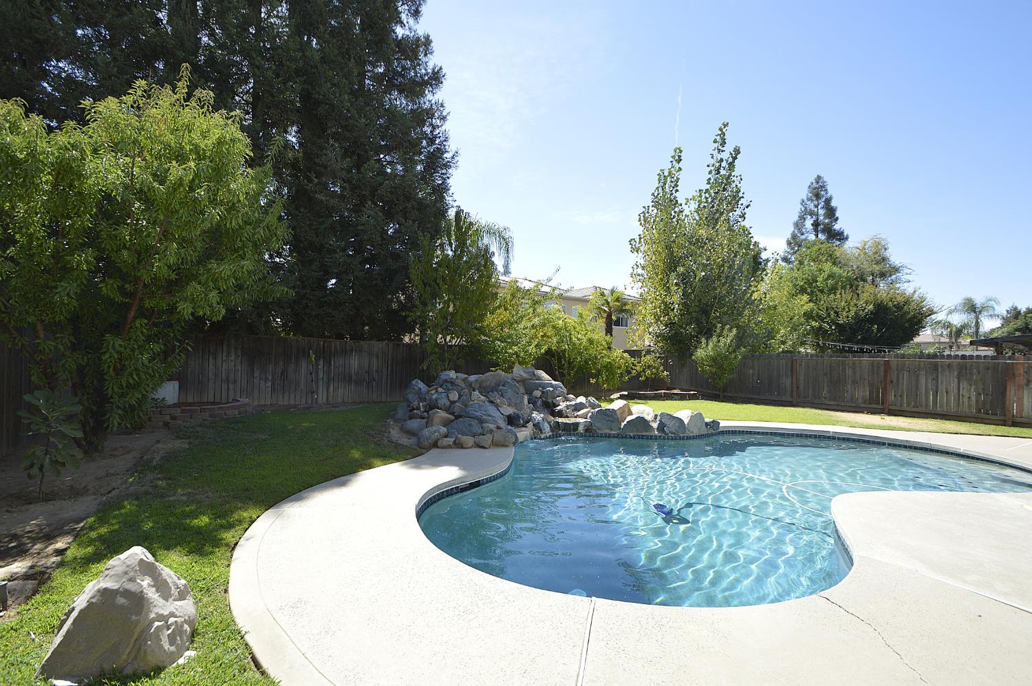 9740 N Whitney Ave, Fresno, CA 93720