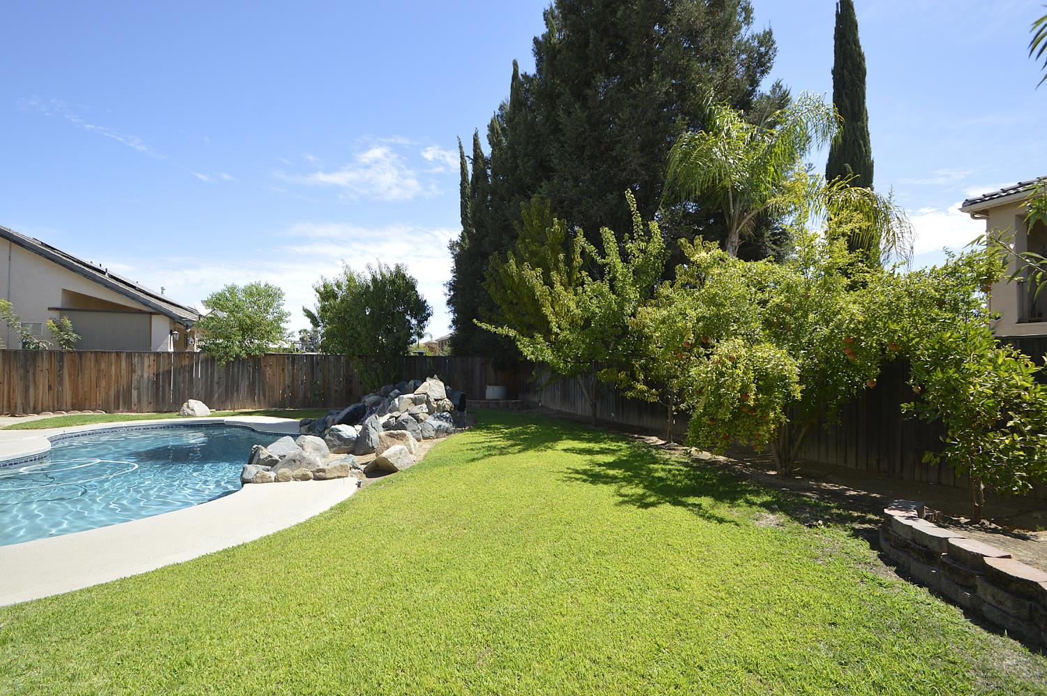 9740 N Whitney Ave, Fresno, CA 93720