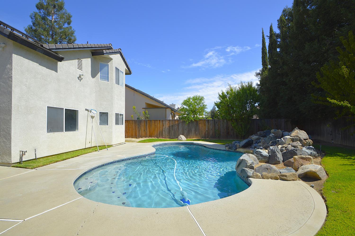 9740 N Whitney Ave, Fresno, CA 93720