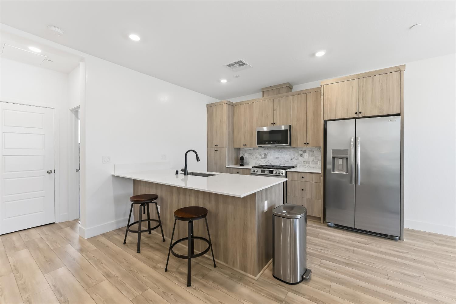 579 N Adler Ln, Clovis, CA 93611