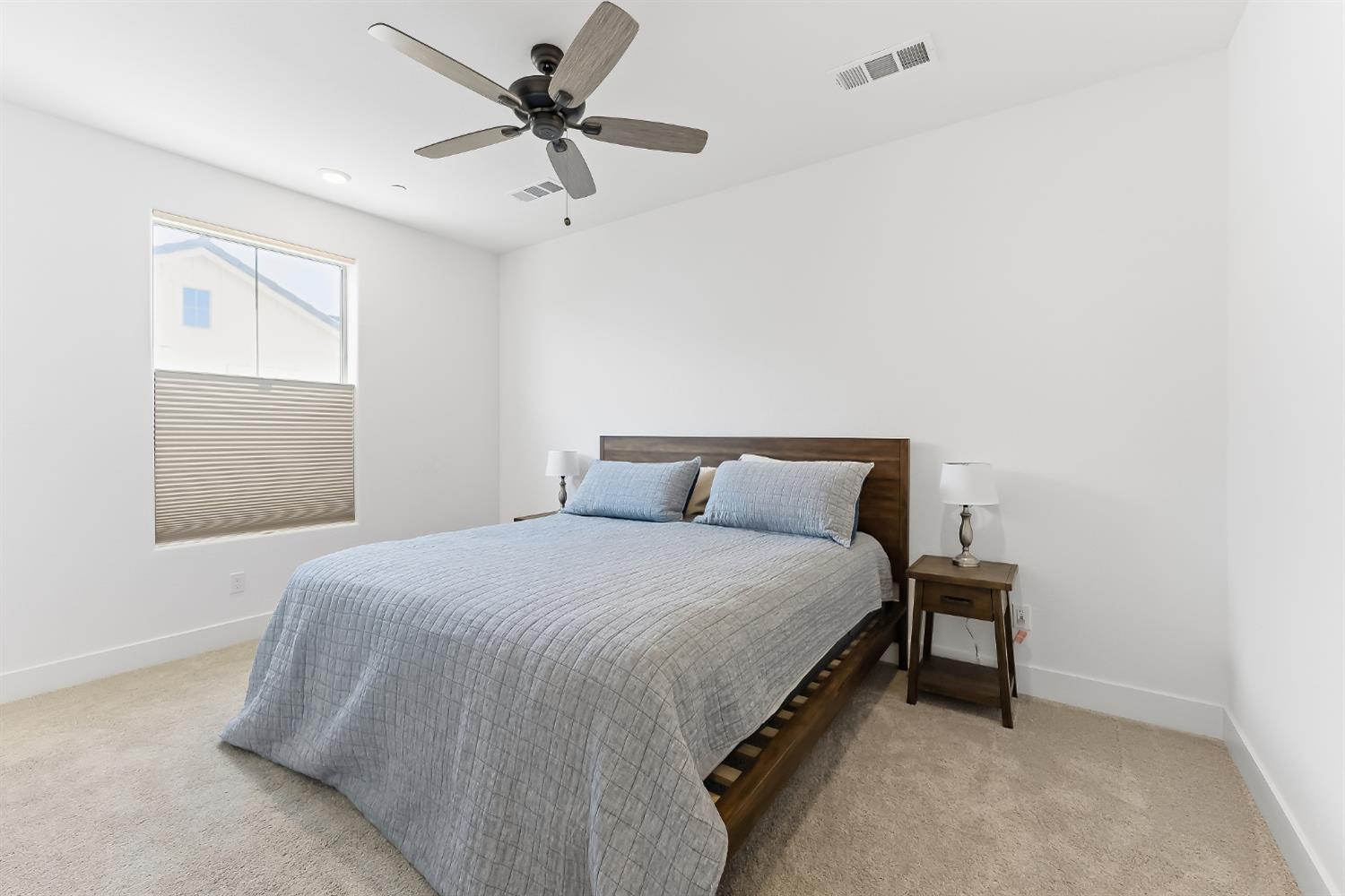 579 N Adler Ln, Clovis, CA 93611