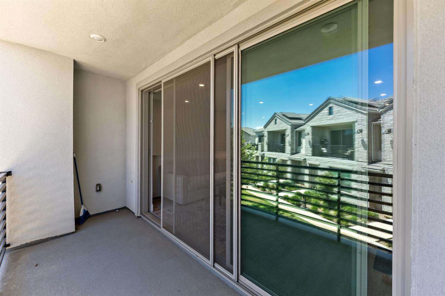 579 N Adler Ln, Clovis, CA 93611