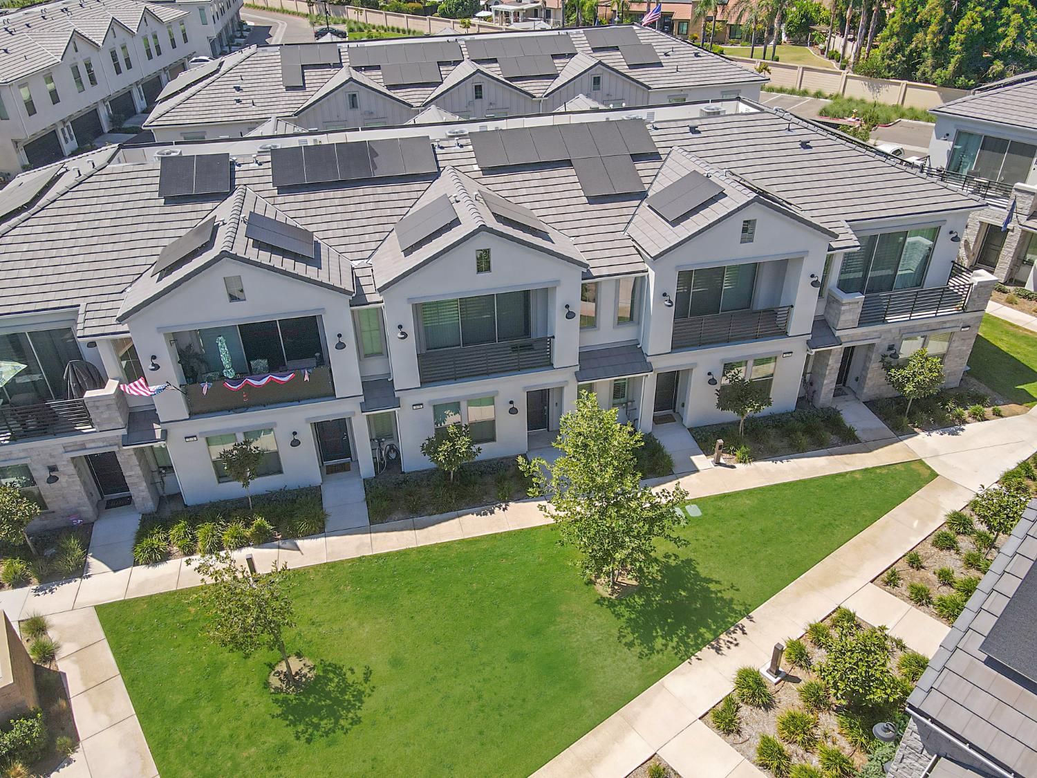 579 N Adler Ln, Clovis, CA 93611
