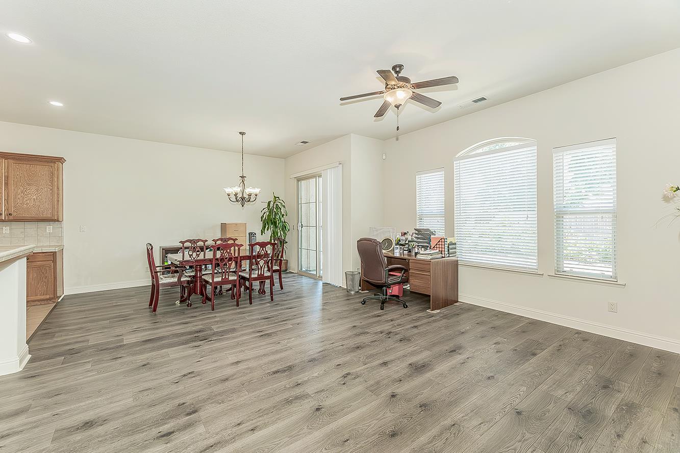 6936 W Wrenwood Ln, Fresno, CA 93723