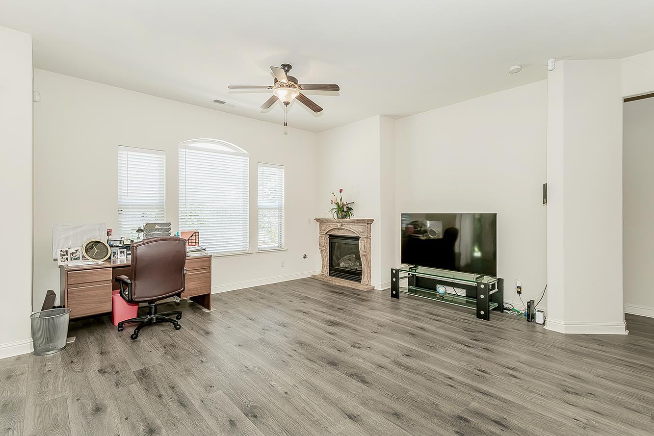 6936 W Wrenwood Ln, Fresno, CA 93723