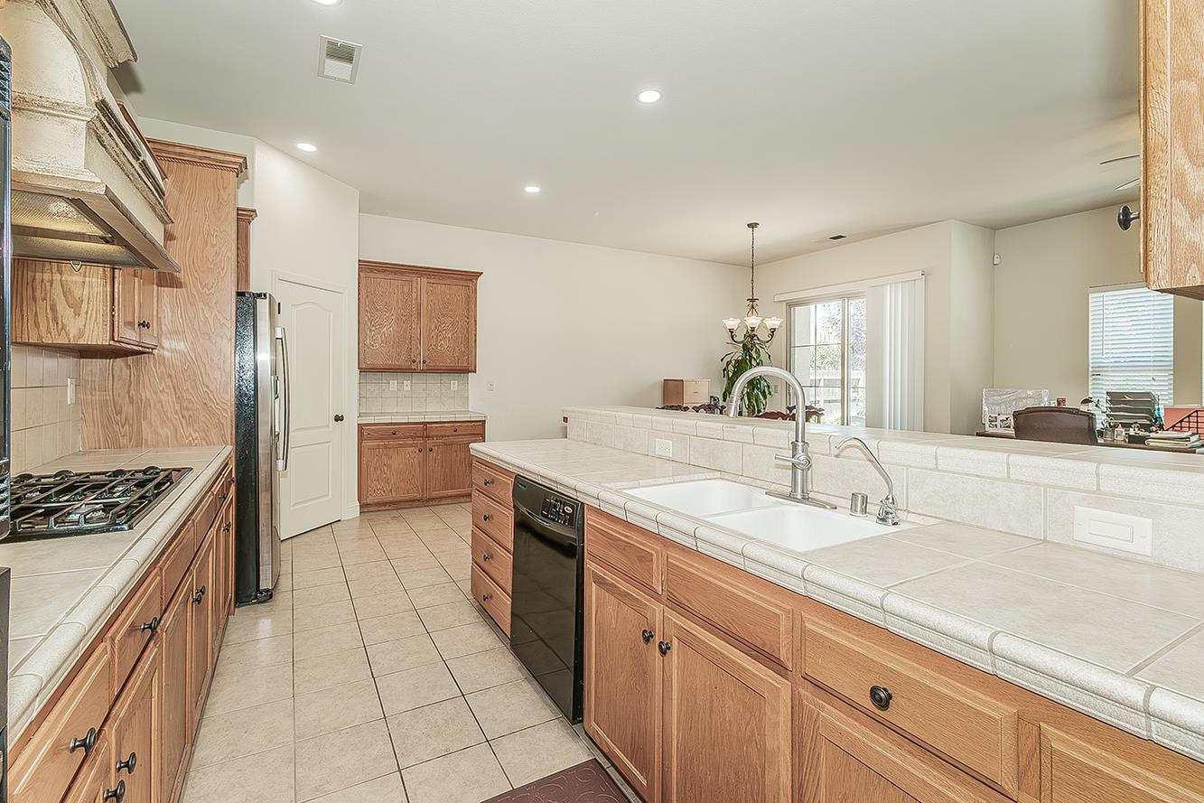 6936 W Wrenwood Ln, Fresno, CA 93723