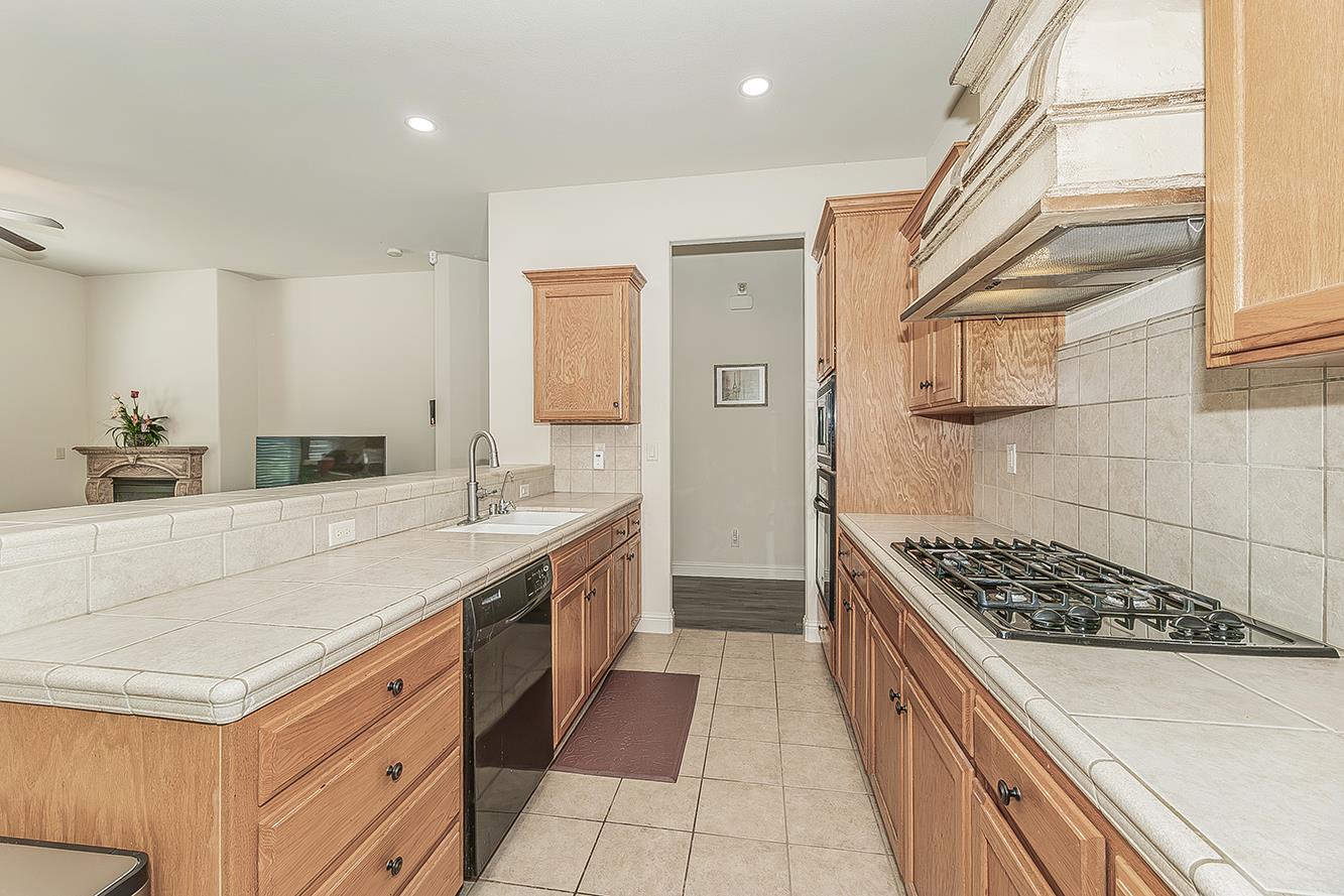 6936 W Wrenwood Ln, Fresno, CA 93723