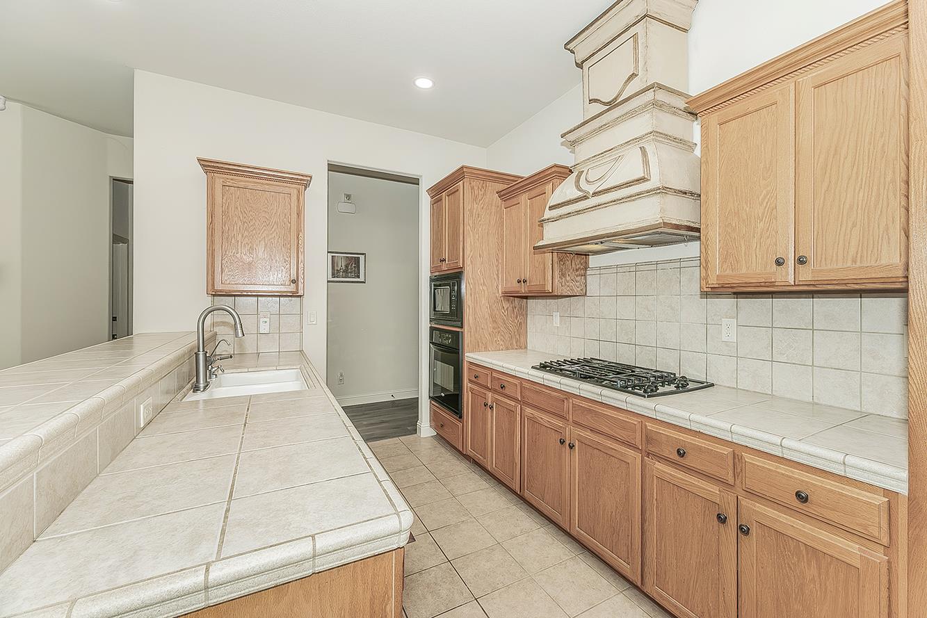 6936 W Wrenwood Ln, Fresno, CA 93723