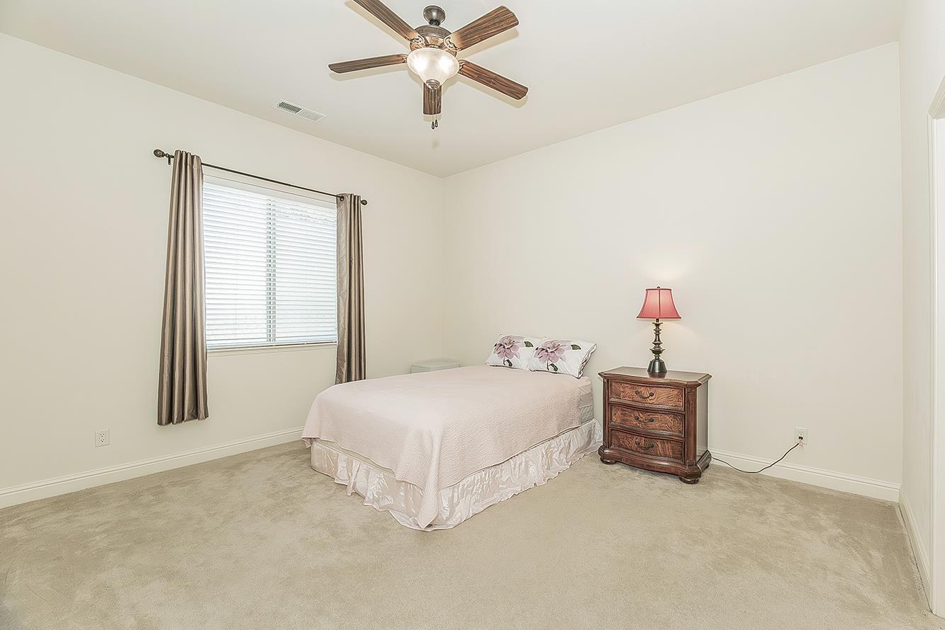 6936 W Wrenwood Ln, Fresno, CA 93723