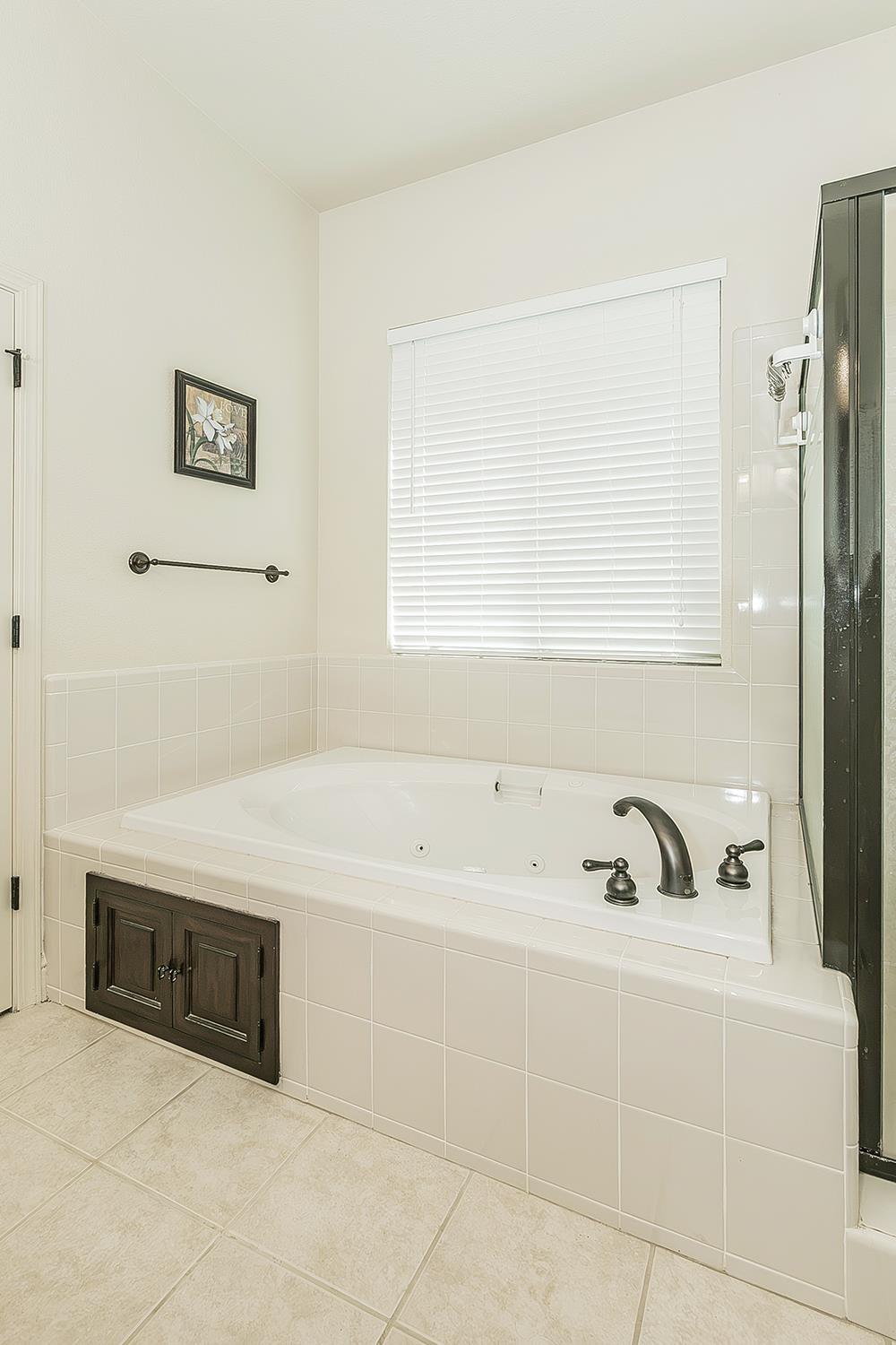 6936 W Wrenwood Ln, Fresno, CA 93723