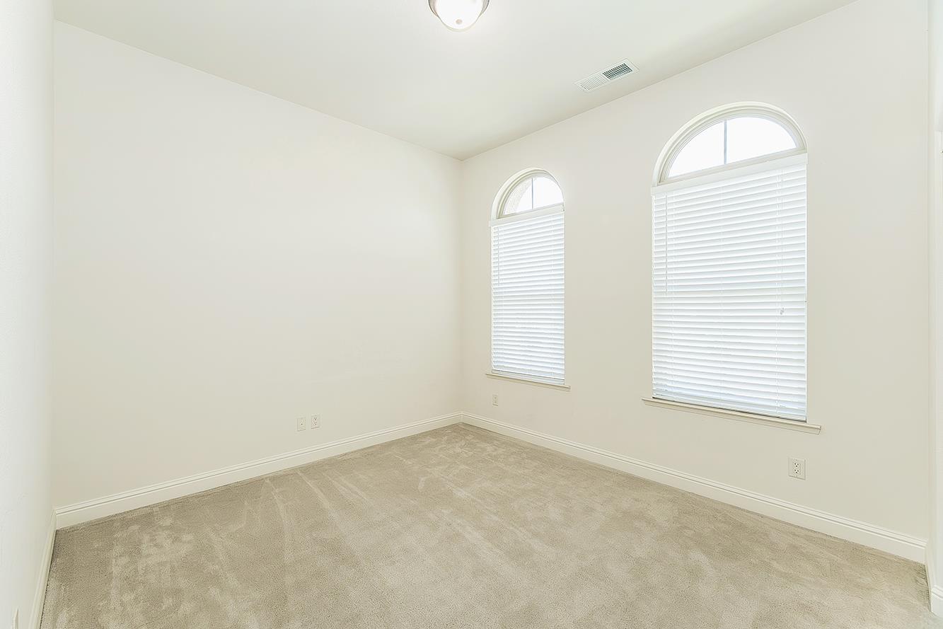 6936 W Wrenwood Ln, Fresno, CA 93723