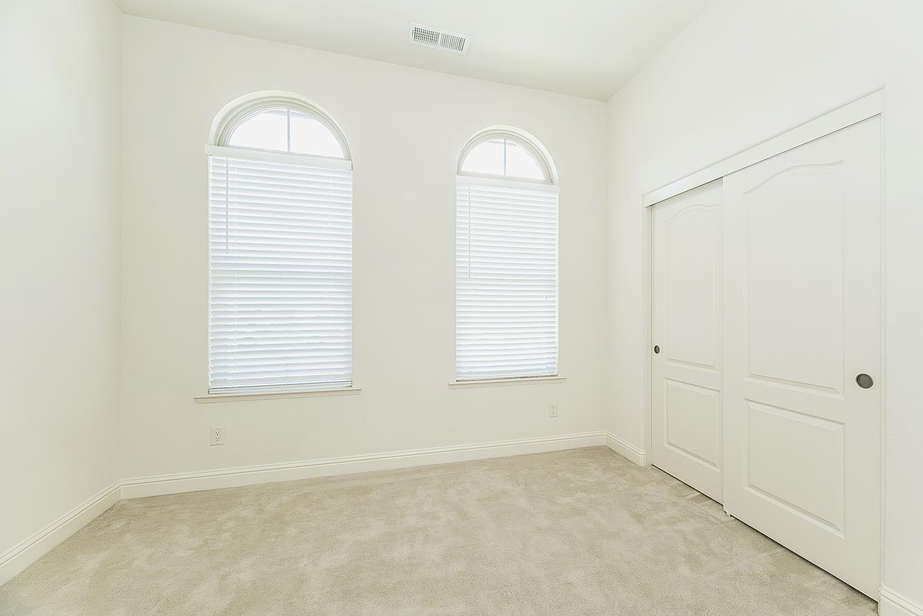 6936 W Wrenwood Ln, Fresno, CA 93723