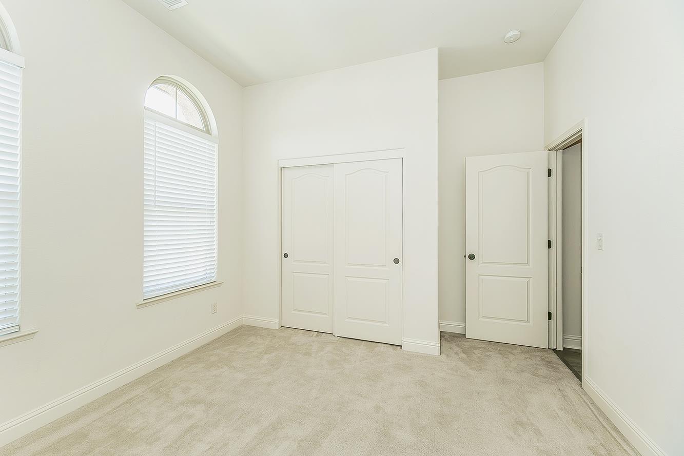 6936 W Wrenwood Ln, Fresno, CA 93723