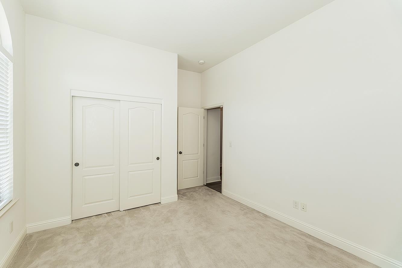 6936 W Wrenwood Ln, Fresno, CA 93723