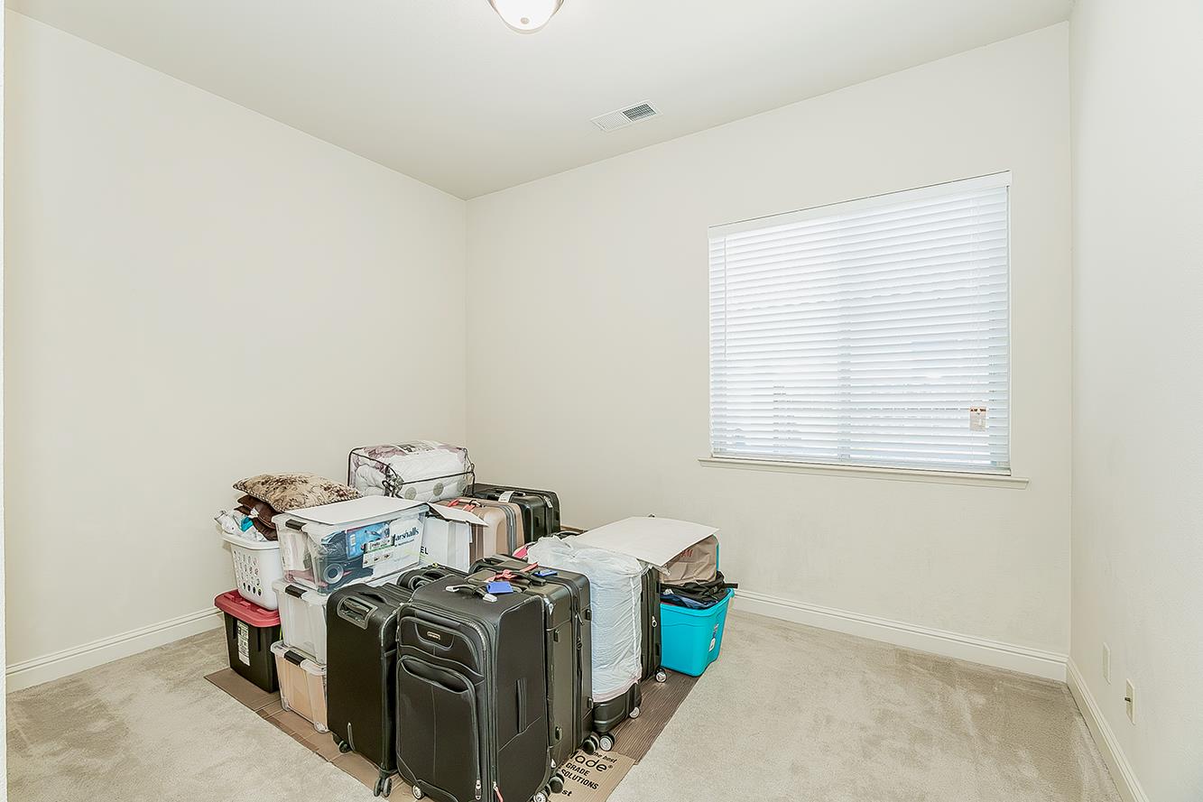 6936 W Wrenwood Ln, Fresno, CA 93723