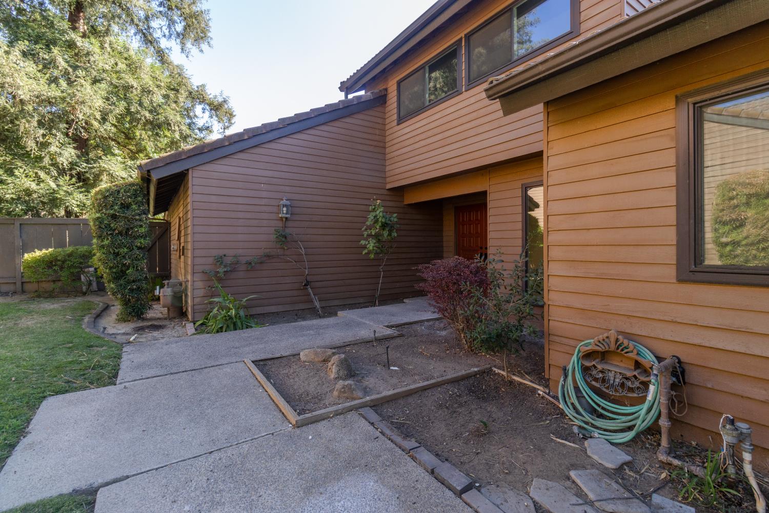 2131 W Barstow Ave, Fresno, CA 93711