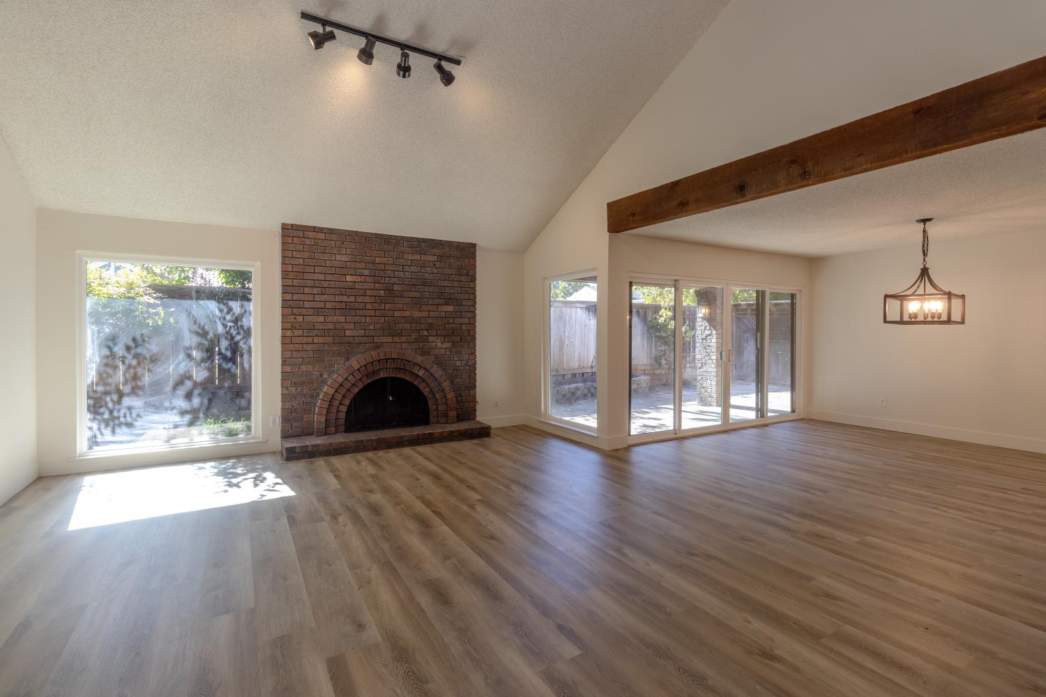 2131 W Barstow Ave, Fresno, CA 93711