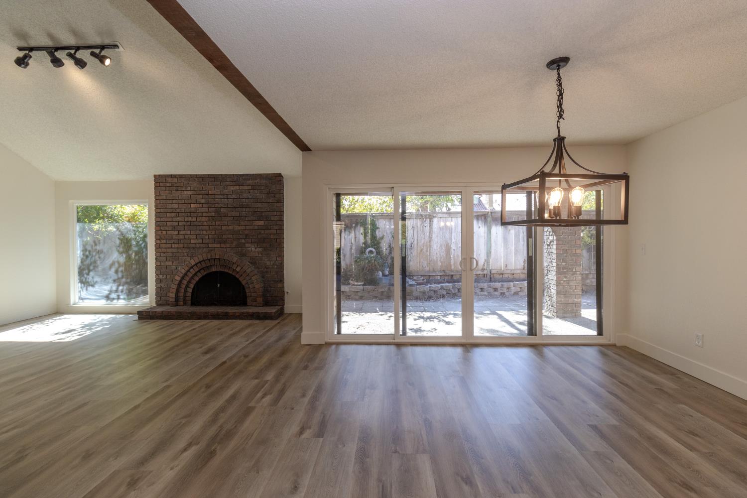 2131 W Barstow Ave, Fresno, CA 93711