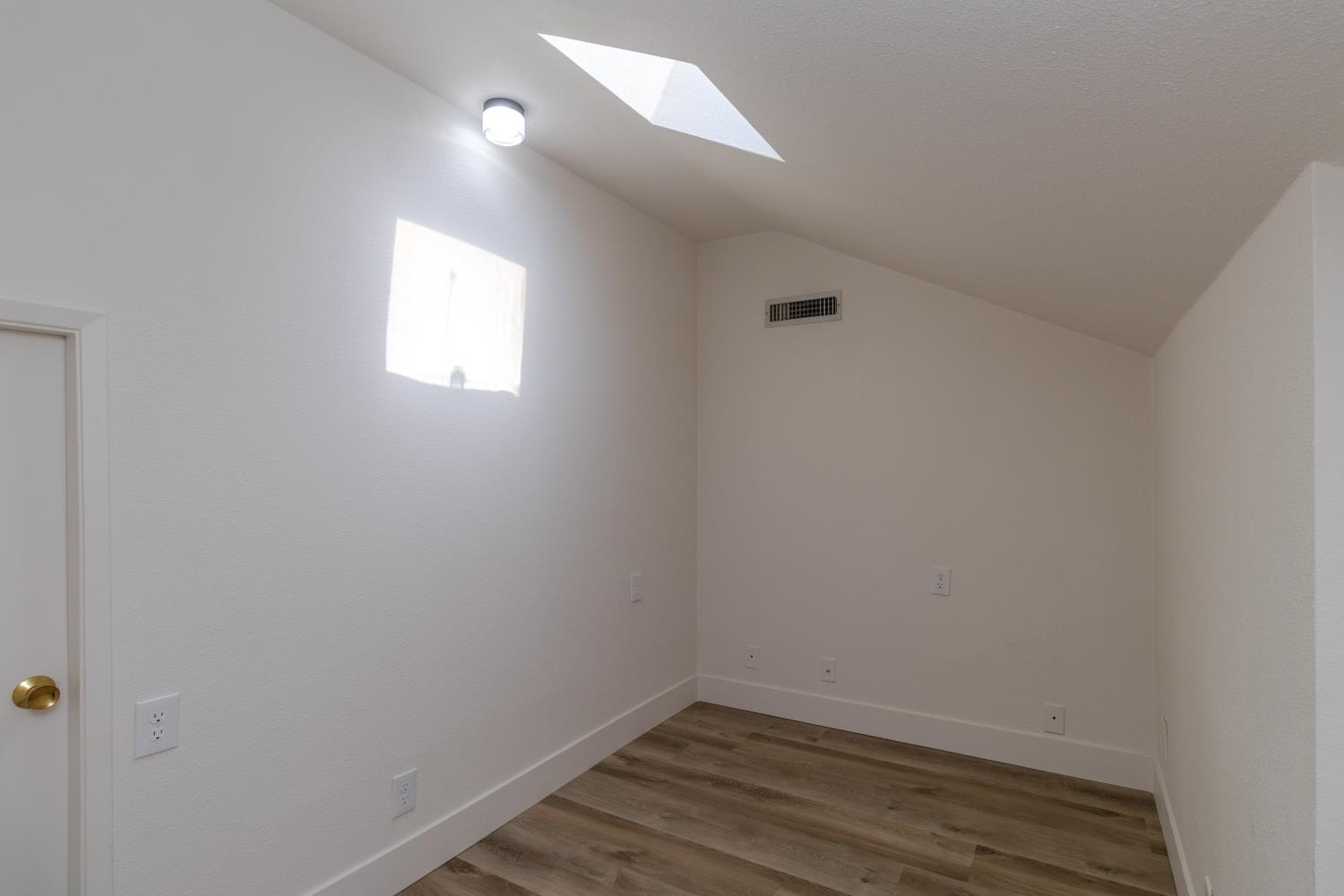 2131 W Barstow Ave, Fresno, CA 93711