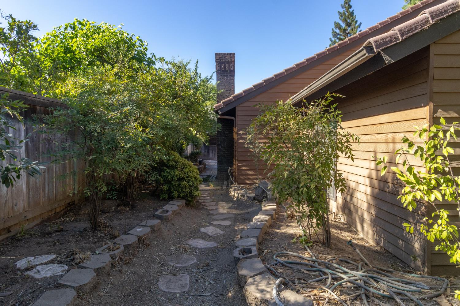 2131 W Barstow Ave, Fresno, CA 93711