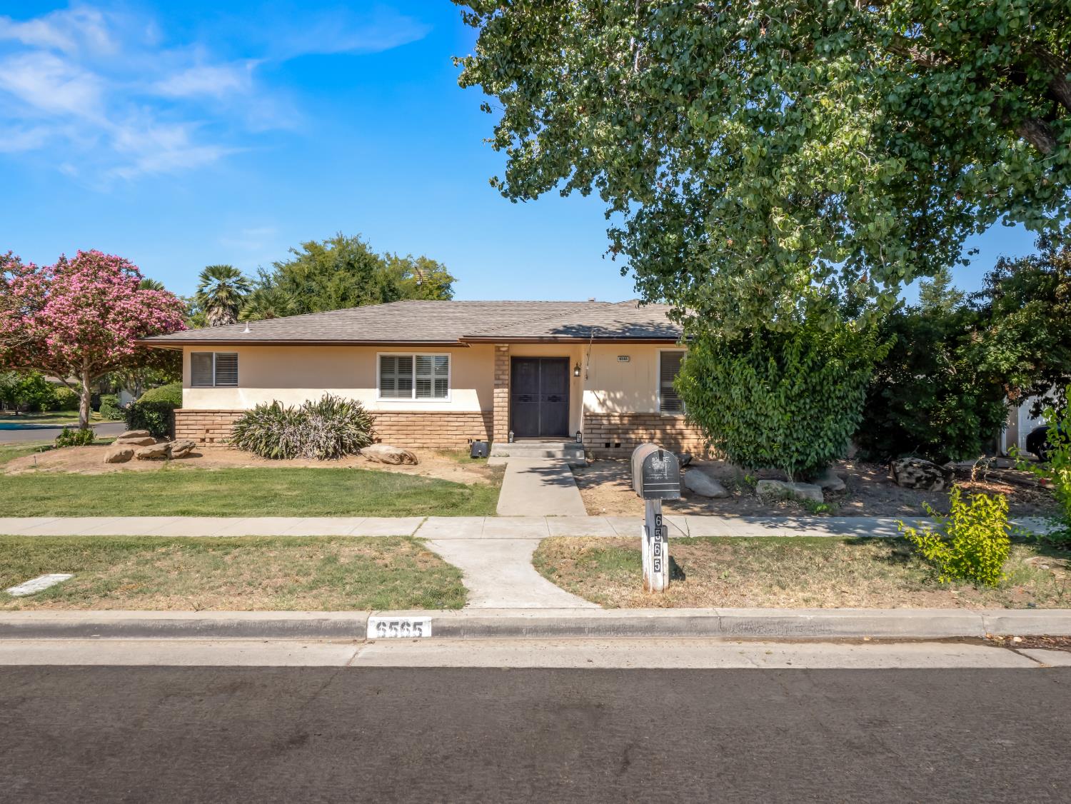 6565 N Rowell Ave, Fresno, CA 93710