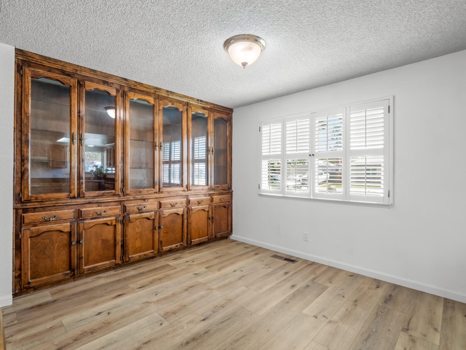 6565 N Rowell Ave, Fresno, CA 93710