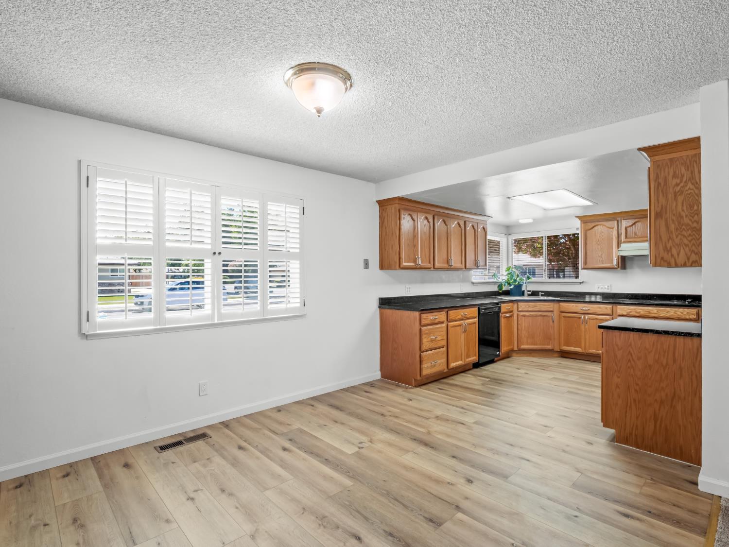 6565 N Rowell Ave, Fresno, CA 93710
